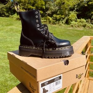 Dr. Martens PLATFORM Jadon Boot